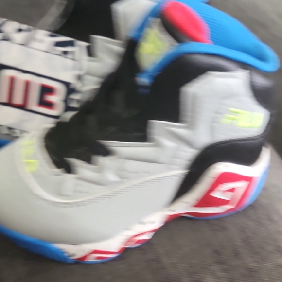 Fila Black and Blue Sneakers Modern Athletic Design - Picture 3 of 6